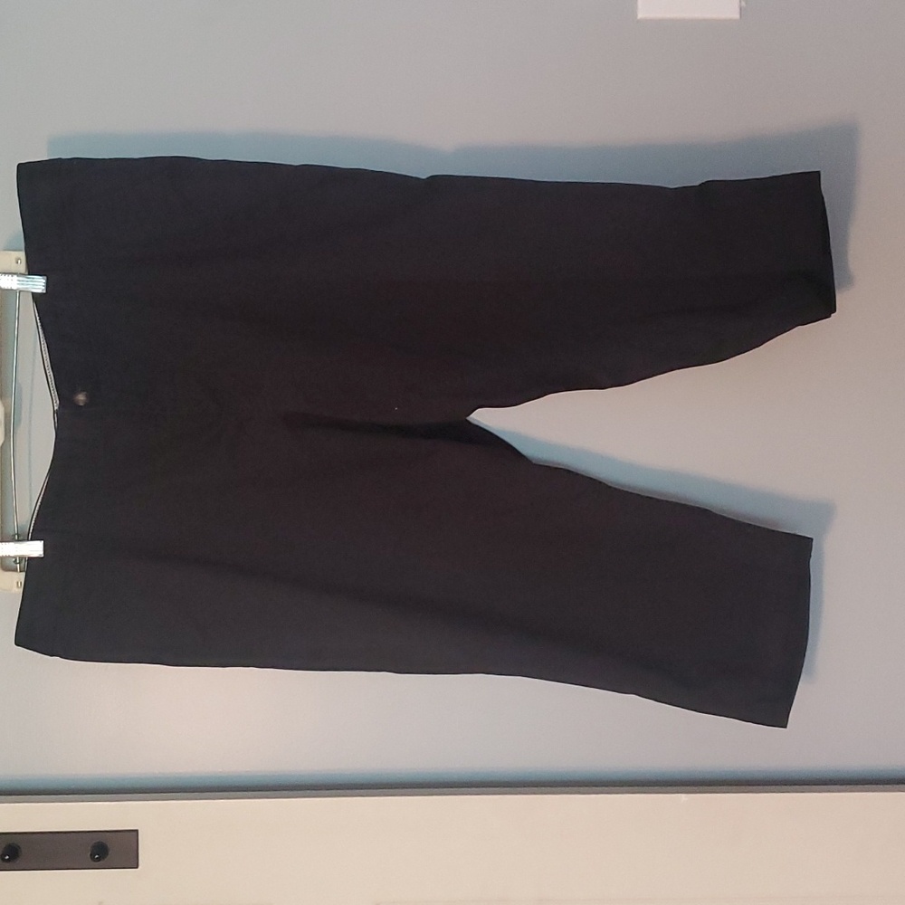 Old Navy Black Cropped Capris